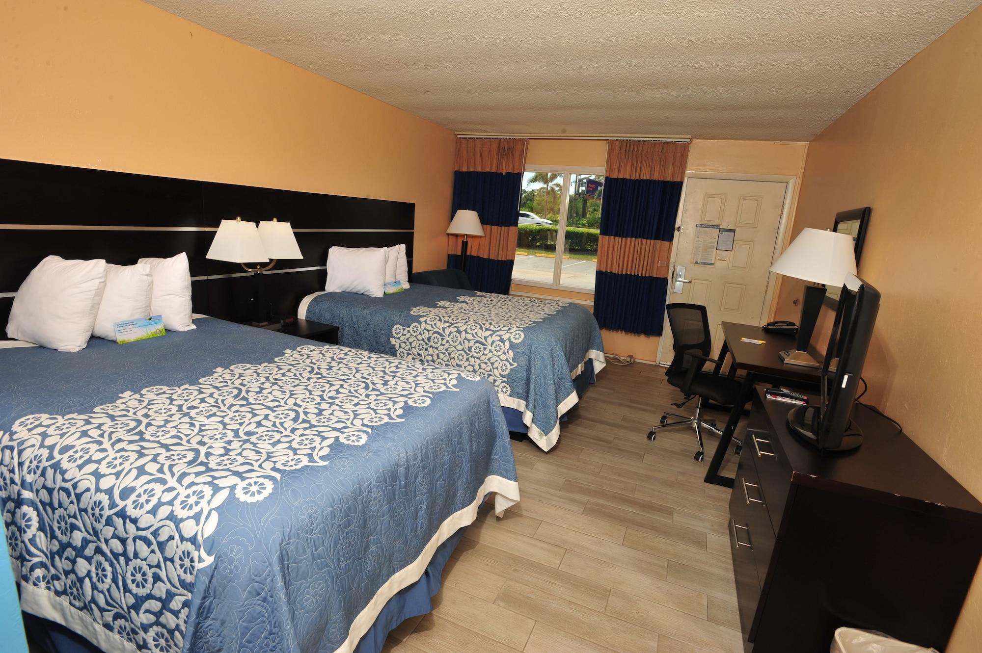 Days Inn By Wyndham Fort Myers Springs Resort Estero Exterior photo